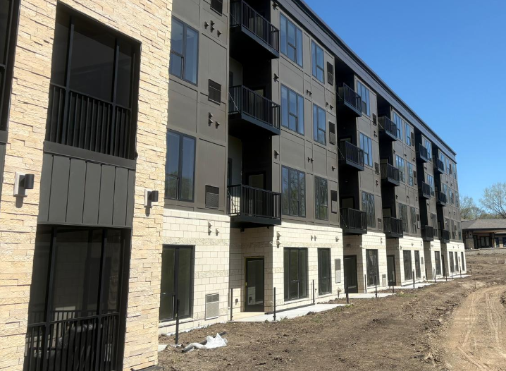 Learn more about mixed commercial use for prefabricated aluminum decks by Viking Aluminum in Minneapolis Minnesota